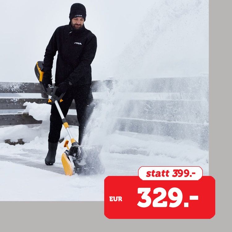 Bild mit Mann und STIGA Akku-Schneefräse ST 300e KIT
