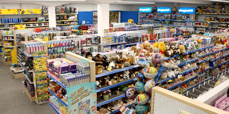 Blick auf die Spielwarenabteilung im EDER Profi-Baumarkt