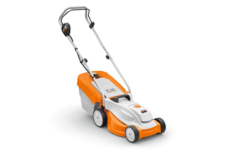 STIHL RMA 235 Rasenmäher von vorne rechts im Profi-EDER Anhängercenter