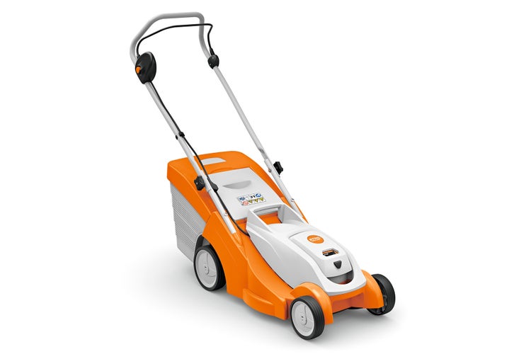 STIHL RMA 239 Akkurasenmäher von vorne rechts im Profi-EDER Anhängercenter