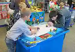 Bild von spielenden Kindern im Profi Baumarkt